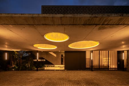 Tropical Shift House